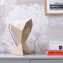 Lámpara Carapucha. Un proyecto de Artesanía, Diseño de producto, Diseño de iluminación y Carpintería de Oitenta - 01.01.2021