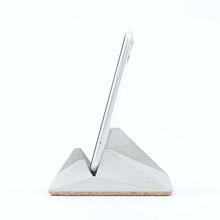 Montelouro. Soporte para dispositivos móviles. Un proyecto de Artesanía y Diseño de producto de Oitenta - 10.03.2016