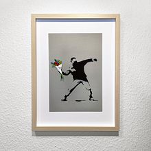 LANZADOR DE FLORES. Street Art, Arts, Crafts, Traditional illustration, and Paper Craft project by Noelia Barreda - 01.16.2021