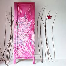 Pink Cottage Garden Wardrobe. Traditional illustration, Design, Botanical Illustration, Fine Arts, Artistic Drawing, Upc, cling, Furniture Design, and Making project by Chloe Kempster - 05.07.2021