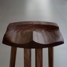 Banqueta Tipi . Design, Design de produtos, Design e fabricação de móveis, e Marcenaria projeto de Danillo Faria - 22.08.2018