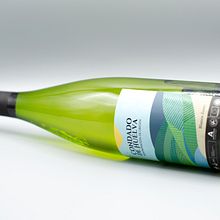 Restyling etiquetas de vino para Condado de Huelva Denominación de Origen. Un proyecto de Diseño gráfico, Ilustración tradicional y Packaging de Ana Sánchez Tejedor - 05.05.2021