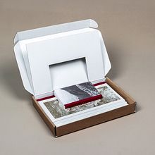 POEMS book. Un progetto di Design, Fotografia, Graphic design, Tipografia, Stampa e Rilegatura di Faride Mereb - 20.05.2021