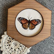 My project in Realistic Embroidery Techniques course. Traditional illustration, and Embroider project by Francisnelli Bailoni - 05.21.2021