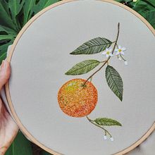Bordado em brim - Laranja -. Embroider, Arts, Crafts, and Traditional illustration project by Isabel Carvalho - 05.25.2021
