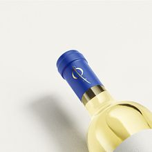 Lágrima de Oro. Packaging, Br, ing, Identit, Logo Design, and Digital Illustration project by blanckandwhite - 05.26.2021