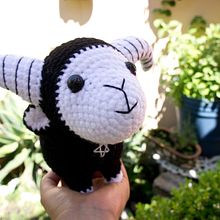 Mi Proyecto del curso: Amigurumi: creación de personajes con ganchillo. Arts, Crafts, To, Design, Fiber Arts, and Crochet project by Dehlia González - 05.27.2021