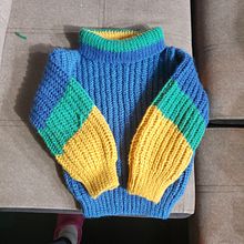 La chompita terminada para mi bebe  . Desain Busana, Seni Serat, Dan Merenda proyek oleh Deysi Vargas Cashpa - 05.27.2021