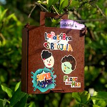 Brota la llama: La palabra es brújula. Projekt z dziedziny Br, ing i ident, fikacja wizualna, Projektowanie graficzne, Projektowanie opakowań i Projektowanie produktowe użytkownika Lorena Gomez - 02.06.2021
