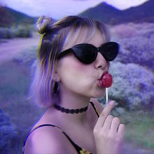Glamour y color. Sesión de fotografía. . Un proyecto de Fotografía, Dirección de arte, Fotografía de retrato y Fotografía de moda de Alejandro Rivas - 02.06.2021