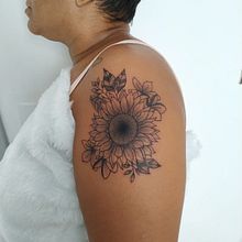 Meu projeto do curso: Tatuagem botânica com pontilhismo Ein Projekt aus dem Bereich Traditionelle Illustration, Tattoodesign und Botanische Illustration von Jheny Rodrigues - 01.06.2021