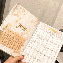 My project in Creative Bullet Journal: Planning and Creativity course. Traditional illustration, Lettering, Drawing, H, and Lettering project by luisagonzalez1604 - 06.03.2021