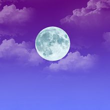 Luna y nubes. Traditional illustration, and Photograph project by Laura Guerrero Baltasar - 06.09.2021
