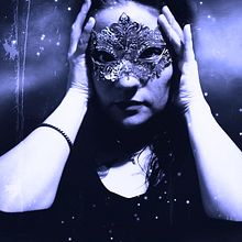 My project in Conceptual Self-Portrait Photography course. Een project van Fotografische postproductie, Retoucheren van foto's, Portretfotografie, Studiofotografie, Artistieke fotografie, Fotomontage y Fotografische zelfportretten van Leaha Lara - 08.06.2021