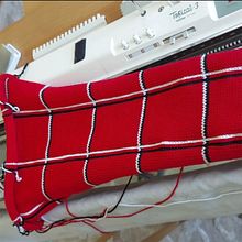 Work on a knitting machine. Design, Ilustração tradicional, Fotografia, Design de acessórios, Direção de arte, Artesanato, Gestão de design, Redes sociais, Produção audiovisual, Pattern Design, Criatividade, Costura, Bordado, Encadernação, DIY, Fotomontagem, e Crochê projeto de Svetlana Fedoriv - 11.06.2021