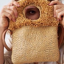 Punched Raffia Purses. Fiber Arts, and Design project by Rose Pearlman - 06.11.2021
