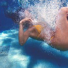 UNDERWATER. Un progetto di Fotografia, Ritocco fotografico e Direzione artistica di Diana Schinkoreit - 14.06.2021