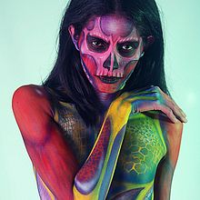 ATOMIC - BODY PAINTING - ANUBIS VRUSSH por ANUBIS VRUSSH @anubisvrussh. Advertising, Photograph, Fashion Photograph, Portrait Photograph, Digital Photograph, Social Media, Film, Video, TV, Painting, Design, Studio Photograph, and Fashion Design project by ANUBIS VRUSSH - 06.15.2021