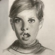 My project in Artistic Charcoal Portraiture: Creating Atmosphere course. Un projet de Illustration traditionnelle, Beaux Arts, Dessin, Dessin de portrait, Dessin réaliste , et Dessin artistique de kputeri - 20.06.2021