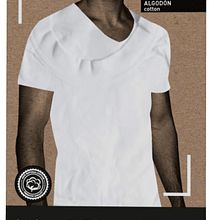 Packaging YM Short Esleeve T-shirt close. Un progetto di Packaging, Illustrazione tradizionale, Ritocco fotografico e Creatività di Sergio CC - 21.06.2021