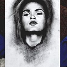 Meu projeto do curso: Retrato artístico com carvão vegetal: criando atmosferas. Ilustração tradicional, Artes plásticas, Desenho, Desenho de retrato, Desenho realista, e Desenho artístico projeto de Maurício Yabiku - 22.06.2021