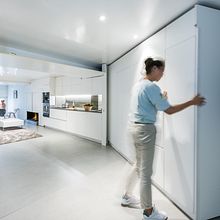 EIP HOUSE. Un progetto di Design, Architettura, Design e creazione di mobili, Architettura d'interni, Interior design e Lighting design di Enorme Studio - 23.06.2021