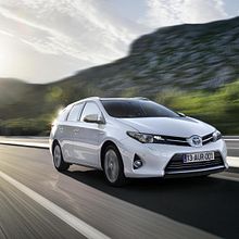 Toyota Auris MY 2014 - launch campaign. Un progetto di Pubblicità di Adrian Mediavilla - 25.06.2021