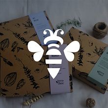 Rebranding - Eco Bee. Projekt z dziedziny Br, ing i ident, fikacja wizualna, Ilustracja c, frowa, Farbowanie tkanin, Fotografia, Projektowanie graficzne, Projektowanie opakowań, Sitodruk, Projektowanie logot i pów użytkownika Valentina Blanco Fretes - 10.04.2021