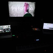 TRIPTAMINA PERFORMANCE. Un progetto di Musica, Cinema, video e TV, Animazione, Direzione artistica, Belle arti, Multimedia, Video, Sound design, Street Art, VFX, Produzione audiovisiva, Arte concettuale, Video editing, Produzione audiovisiva, Postproduzione audiovisiva, Narrativa e Teoria del colore di Martina Fontaiña - 26.06.2021