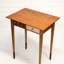 Mesa auxiliar de cerezo. Un projet de Artisanat, Design, Fabrication de mobilier, Design d'intérieur, Menuiserie , et Créativité de Israel Martín - 28.06.2021