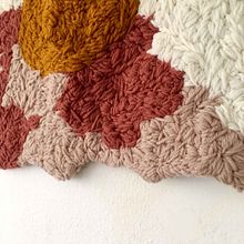 de quando não tinha flores, 2020, lã e juta, 67 x 59cm. Fine Arts project by Juliana Maia - 06.30.2021