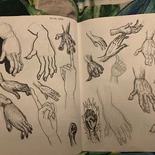 My project in Daily Sketching for Creative Inspiration course. Un projet de Illustration traditionnelle, Esquisse , Créativité, Dessin , et Carnet de croquis de Liza Karsanidi - 01.07.2021