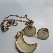 My project in Resin Jewelry Design course. Un proyecto de Diseño de complementos, Artesanía, Diseño de jo, as y DIY de Susana Luna - 28.06.2021