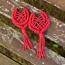 My project in Macramé Jewelry course . Arte și meșteșuguri, Design de bijuterii, Arte din fibre și Macramé de Janeth Douglas - 05.30.2021