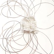 tecelã, 2019, tufo de fio de algodão e fio de cobre, 70x40cm. Fine Arts project by Juliana Maia - 07.03.2021