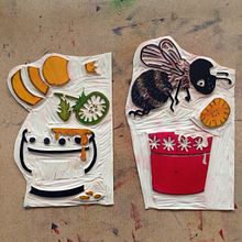 Honey Bee / Linocut / Illustration / Notebook Cover / Postcard / Label / Handmade. Un projet de Illustration traditionnelle, Illustration botanique, Estampe, Beaux Arts, Reliure, Artisanat, Papercraft, B , et e dessinée de Katja - 01.07.2021