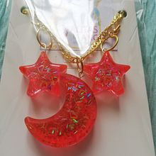 Aretes y dijes con resina. Een project van Sieradenontwerp van Rocio Villalva Saldaña - 05.07.2021
