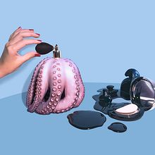 Perfume de pulpo. Un proyecto de Composición fotográfica, Corrección de color, Fotografía para Instagram, Fotografía publicitaria, Fotografía artística, Fotografía digital, Concept Art, Fotografía de estudio, Iluminación fotográfica, Fotografía de producto, Creatividad, Retoque fotográfico, Bellas Artes, Dirección de arte y Fotografía de Olga S. Ortiz - 06.07.2021