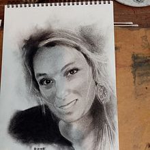 Mon projet du cours : Portrait artistique au fusain : créer des ambiances. Traditional illustration, Fine Arts, Drawing, Portrait Drawing, Realistic Drawing, and Artistic Drawing project by David Iannantuoni - 07.10.2021
