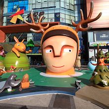Beijing Joy City. Un proyecto de Ilustración tradicional, Diseño, Decoración de interiores, Dirección de arte y Diseño de personajes de javiergonzalezburgos - 10.07.2021
