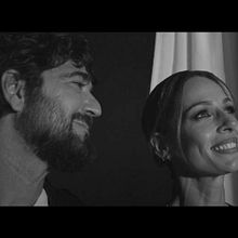 'Entre sobras y sobras me faltas' de Antonio Orozco. Universal Music Spain. Music, Advertising, Film, Video, and TV project by Marisa Folgado - 07.13.2021