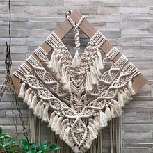Meu projeto do curso: Introdução à tapeçaria em macramê. Un proyecto de Diseño de complementos, Artesanía, Tejido y Macramé de Ana Lourdes Avelar - 14.07.2021