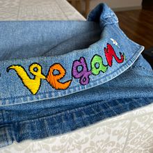Mi Proyecto de Técnicas básicas de bordado, con mensaje reivindicativo incluido :). Accessor, Design, Costume Design, Embroider, and Color Theor project by rebe_89_ - 07.15.2021