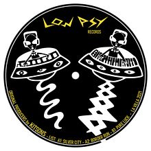 "Silver City" by Kitsons | Low Psy Records. Música, Ilustração tradicional, e Design projeto de Tony Chaka - 07.07.2021