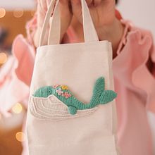 Ballena Kahlo . Un projet de Crochet, Artisanat, Conception de personnages , et Design  de Virreinata - 16.07.2021