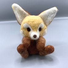 My project in Art Toy Creation: Needle Felting Technique course. Projekt z dziedziny Projektowanie postaci, Craft, Projektowanie zabawek,  Tkactwo, Filcowanie igłą, Wzornictwo tekst i liów użytkownika Estrella Vega - 11.07.2021