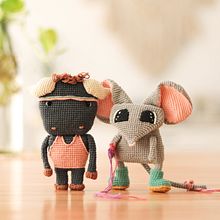 El buey y Magnolia. Un projet de Conception de personnages, Crochet, Art textile, Créativité , et Artisanat de Virreinata - 16.07.2021