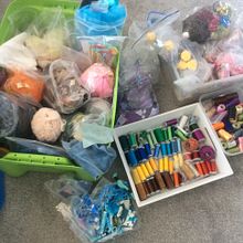 My project in Fashion Design: Painting and Embroidering Garments course. Un projet de Peinture, St, lisme, Broderie, DIY, Upc , et cling de Jenny Crossland - 17.07.2021