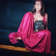 Scheherazade: My project for the Fine Art Self-Portrait Photography course. Photograph, Photograph, Post-production, Photo Retouching, Portrait Photograph, Studio Photograph, Fine-Art Photograph, Photomontage, and Self-Portrait Photograph project by Sandy Brown Jensen - 07.17.2021