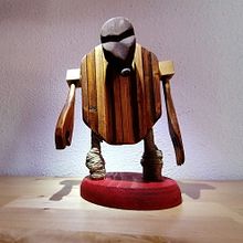 Totem: Moshawan - (Carpintería lúdica: crea art toys de madera). Character Design, Sculpture, To, Design, Art To, s, and Woodworking project by Oscar Martínez Ciuró - 07.18.2021